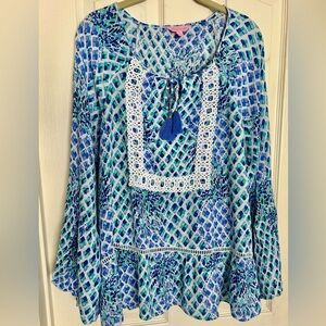 Lilly Pulitzer Size Large long sleeved Blouse in blue and teal print
